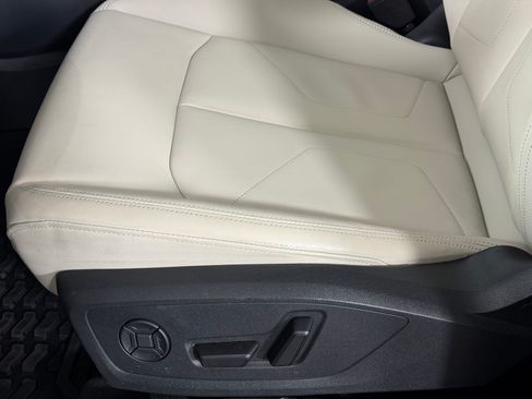 Certified 2025 Audi Q3 2.0T Premium w/ Convenience Package AWD/4WD image 15