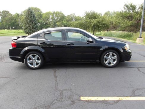 Used 2014 Dodge Avenger SE w/ Rallye Appearance Group FWD image 2