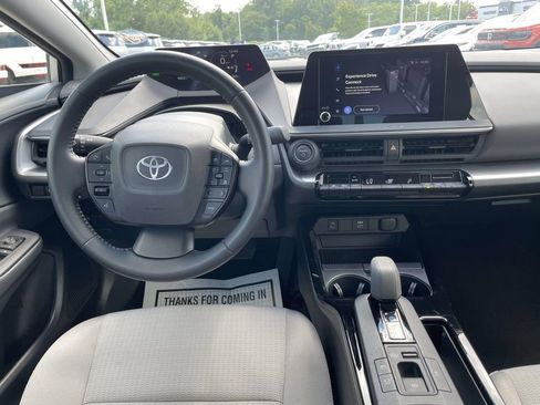 Used 2025 Toyota Prius LE FWD image 2
