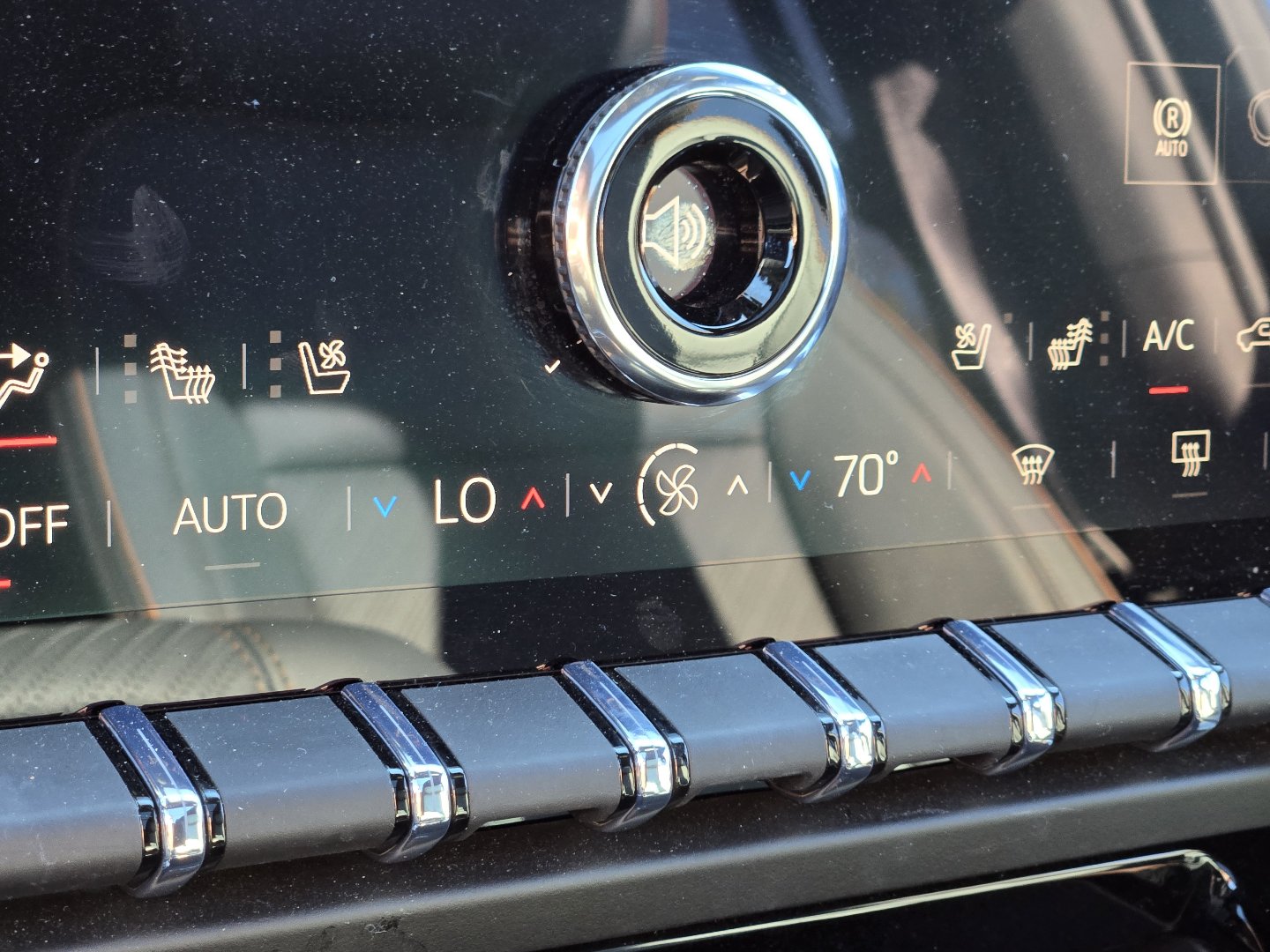 Used 2026 GMC Yukon XL AT4 w/ AT4 Premium Plus Package AWD/4WD image 10
