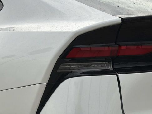 Used 2024 Toyota Prius XLE FWD image 8
