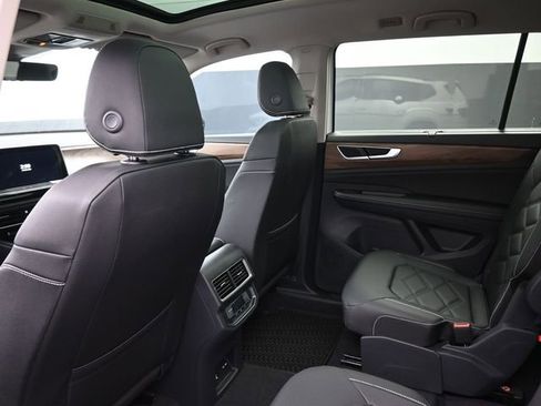 New 2026 Volkswagen Atlas SE image 2