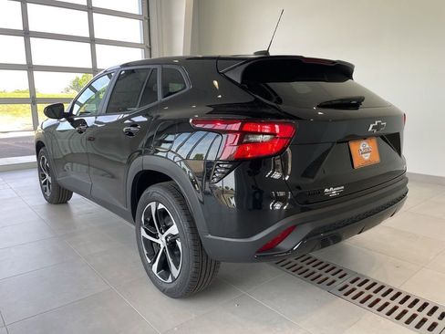 New 2026 Chevrolet Trax RS FWD image 2