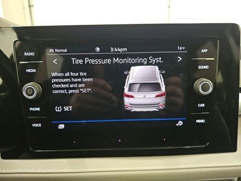 Used 2025 Volkswagen Taos SE image 24