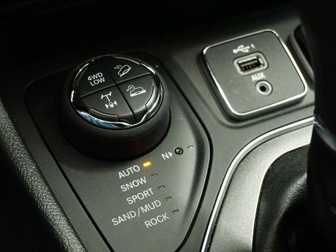 Certified 2021 Jeep Cherokee Trailhawk w/ Sun, Sound & Nav Group image 32