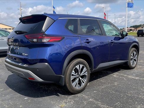 Used 2023 Nissan Rogue SV AWD/4WD image 2