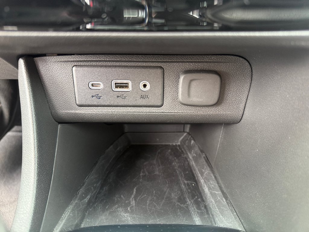 Used 2023 Buick Encore GX Select w/ Sport Touring Package FWD image 23