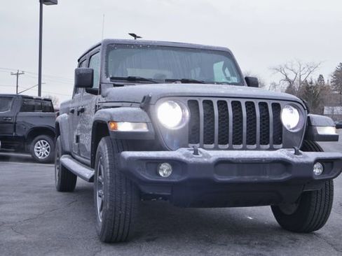 Used 2022 Jeep Gladiator Sport image 8