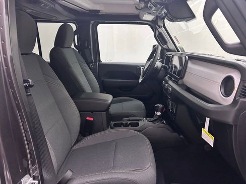 New 2025 Jeep Gladiator Sport image 17