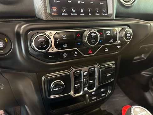 Used 2021 Jeep Gladiator Overland w/ Popular Equipment Package image 37