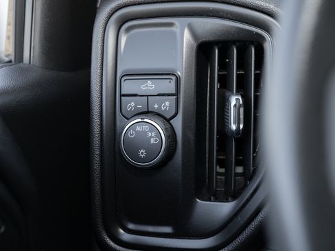 Used 2022 Chevrolet Silverado 1500 Custom image 29