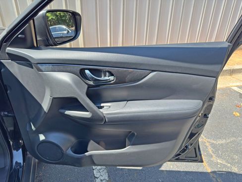 Used 2018 Nissan Rogue SV w/ Premium Package AWD/4WD image 39