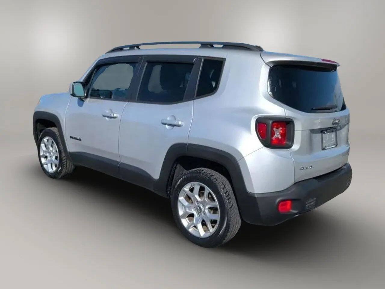 Used 2016 Jeep Renegade Latitude AWD/4WD image 5