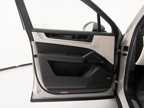 New 2026 Porsche Cayenne E-Hybrid image 12