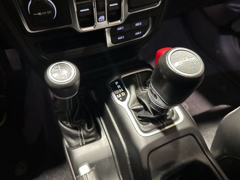 Used 2020 Jeep Gladiator Overland AWD/4WD image 33