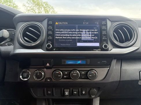 Used 2023 Toyota Tacoma TRD Sport AWD/4WD image 9