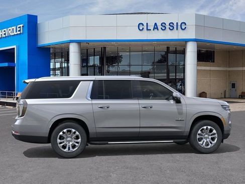 New 2026 Chevrolet Suburban LT image 5