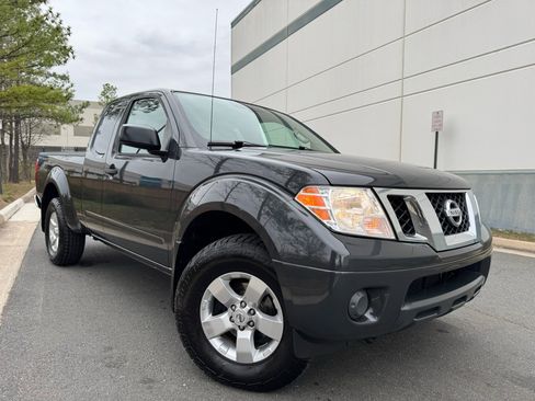Used 2012 Nissan Frontier SV image 1