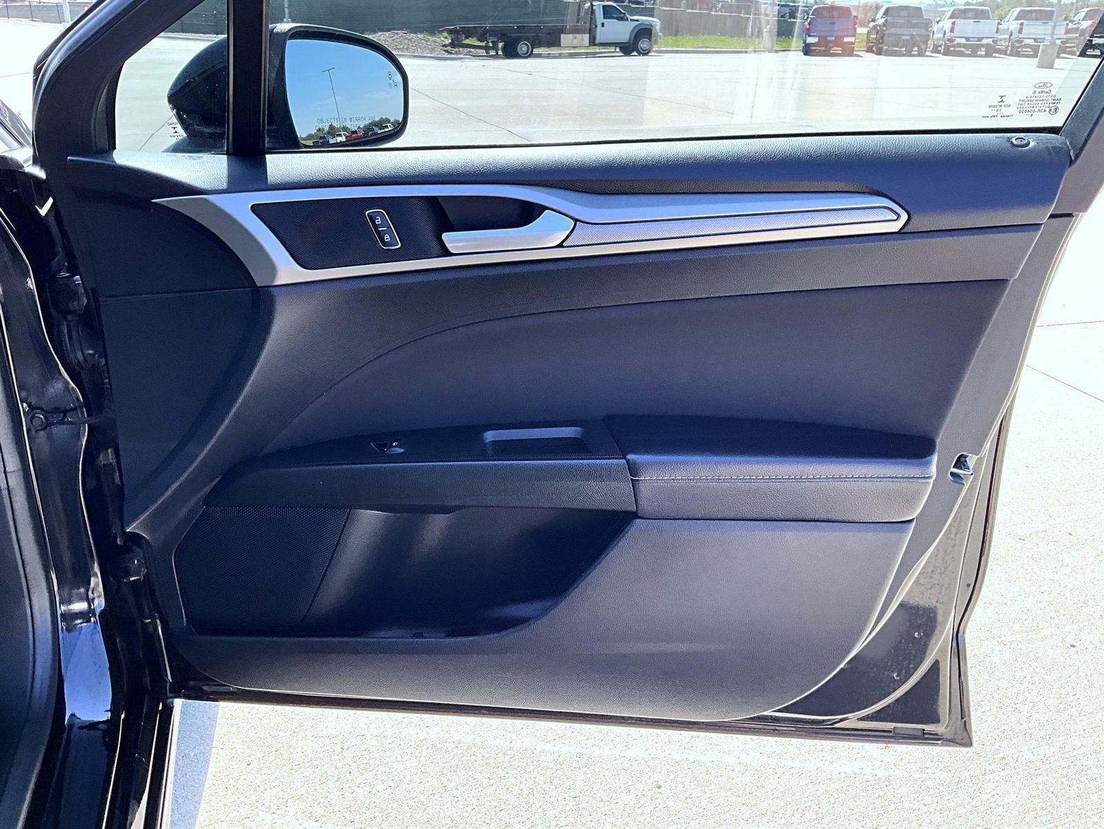 Used 2019 Ford Fusion SE FWD image 18