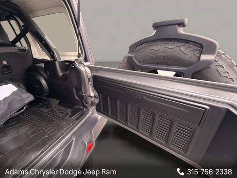 Used 2019 Jeep Wrangler Unlimited Sahara w/ Uconnect 4C Nav & Sound Group image 24