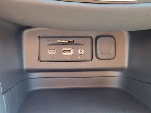 Used 2024 Chevrolet Equinox LT FWD image 29