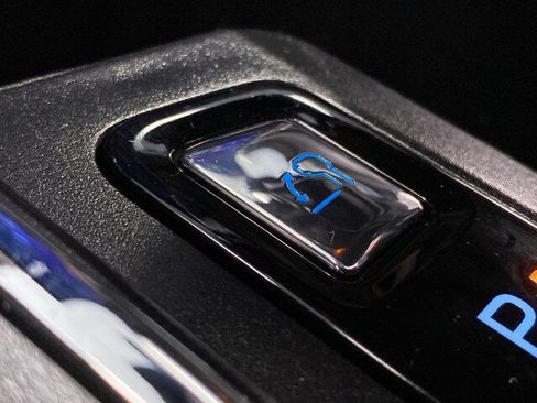 New 2025 Ford F150 Lightning Lariat w/ Max Trailer Tow Package image 33