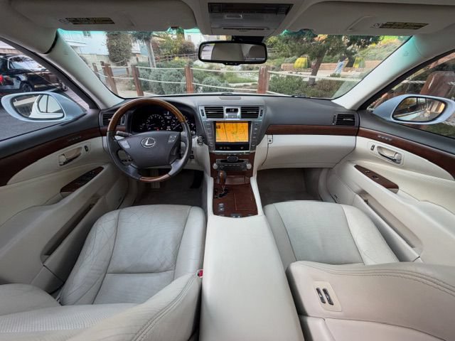 Used 2010 Lexus LS 460 w/ Comfort Pkg RWD image 3
