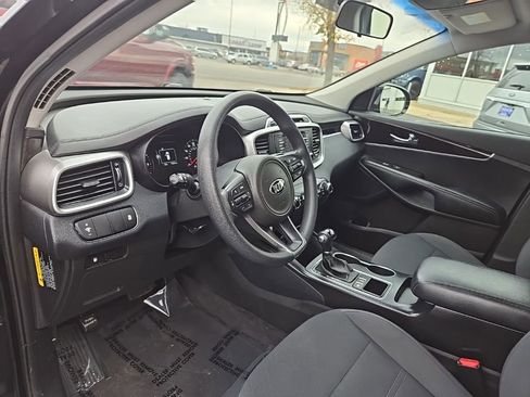 Used 2017 Kia Sorento LX image 12
