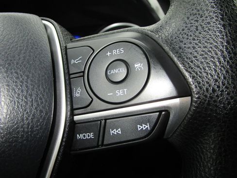 Used 2022 Toyota Camry LE image 29