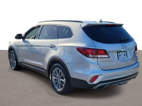 Used 2018 Hyundai Santa Fe SE FWD image 3