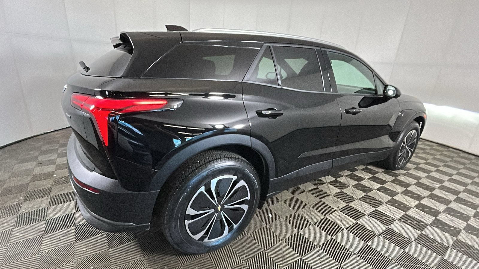 Used 2024 Chevrolet Blazer EV LT AWD/4WD image 3
