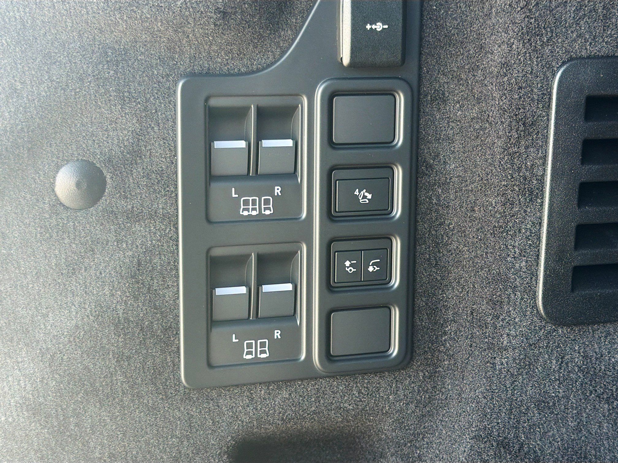 New 2026 Land Rover Discovery Limited Edition AWD/4WD image 13