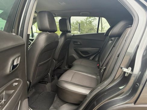 Used 2017 Chevrolet Trax LT w/ LT Convenience Package AWD/4WD image 11