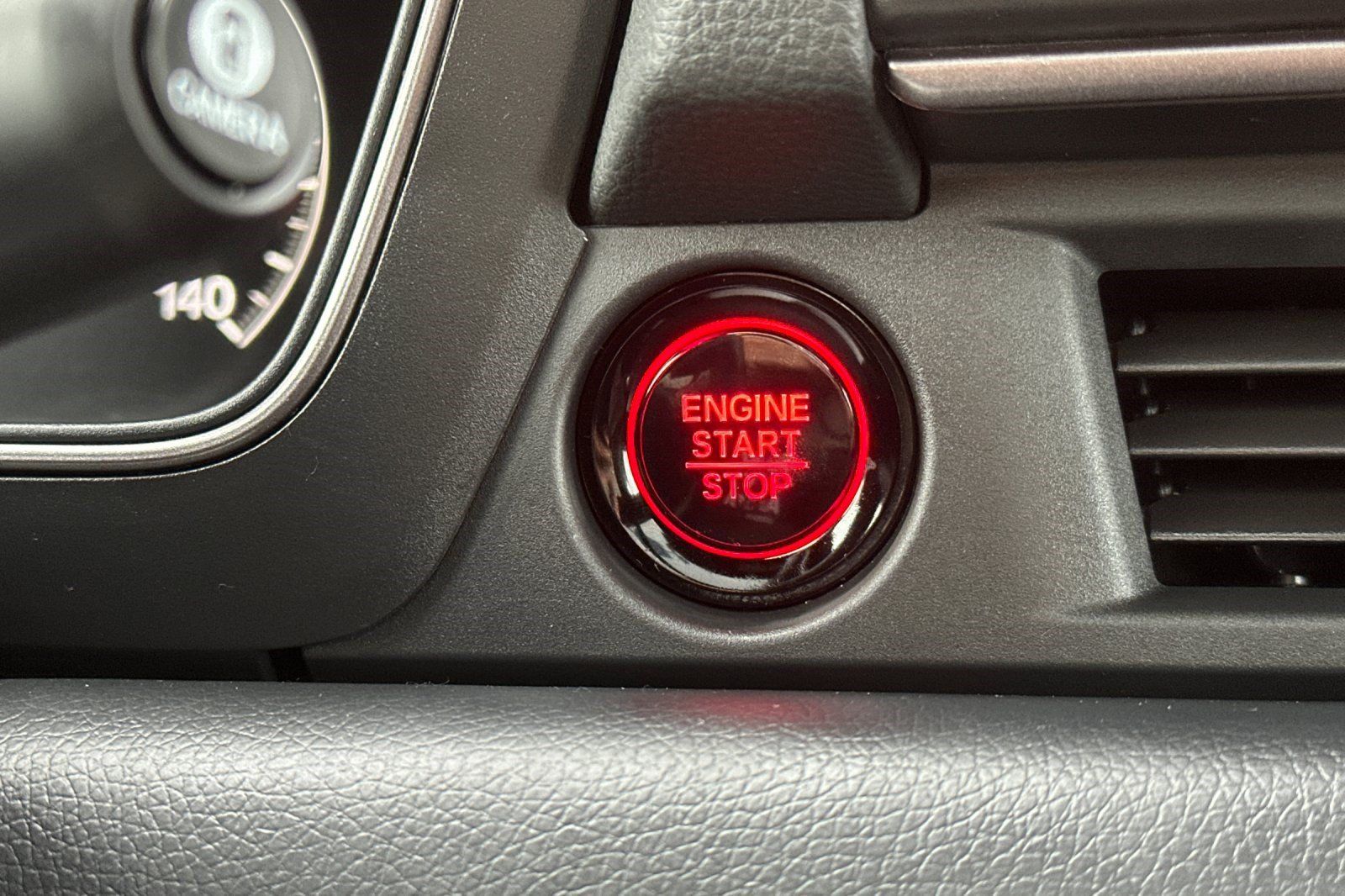 Used 2024 Honda Pilot TrailSport image 17