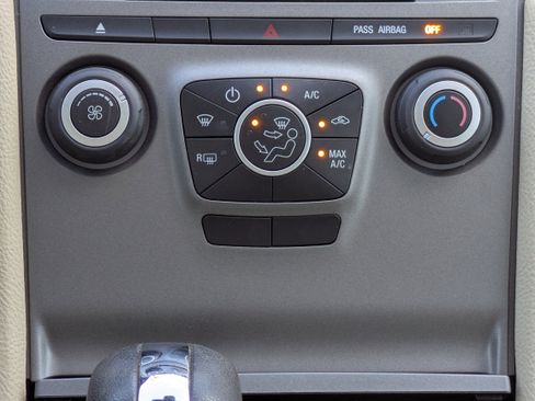 Used 2018 Ford Taurus SE image 18