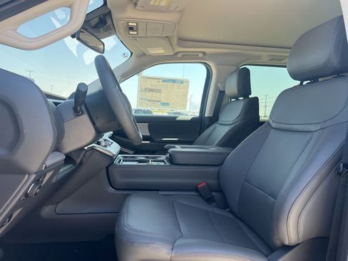 New 2025 Ford Expedition Active image 14