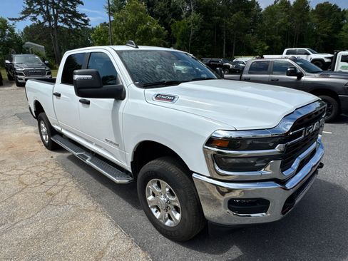 Used 2025 RAM 2500 Big Horn AWD/4WD image 3