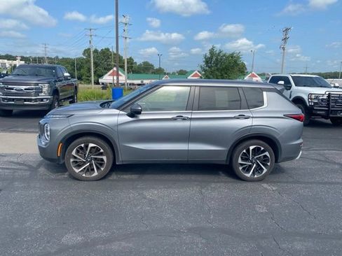 Used 2024 Mitsubishi Outlander AWD image 2