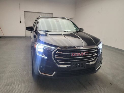 Used 2024 GMC Terrain SLT image 14