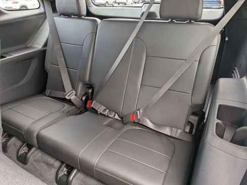 Used 2020 Chevrolet Traverse LT FWD image 31