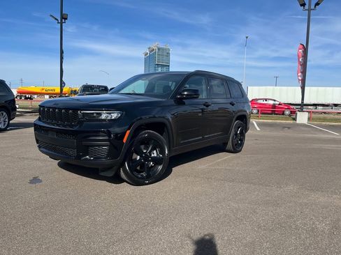 New 2025 Jeep Grand Cherokee L Altitude image 4