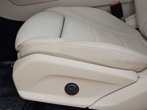 Used 2019 Mercedes-Benz GLC 300 4MATIC image 23