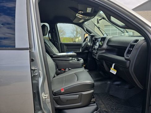 Used 2024 RAM 3500 Tradesman w/ Chrome Appearance Group AWD/4WD image 8