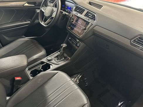 Used 2022 Volkswagen Tiguan SE w/ Panoramic Sunroof Package image 20