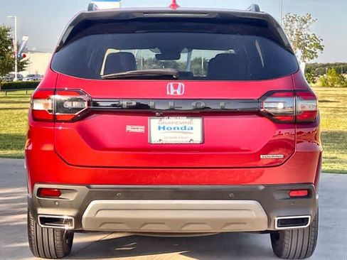 Used 2025 Honda Pilot Touring image 6