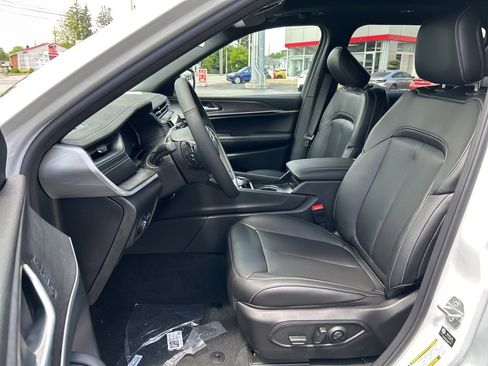 New 2025 Jeep Grand Cherokee L Limited image 10