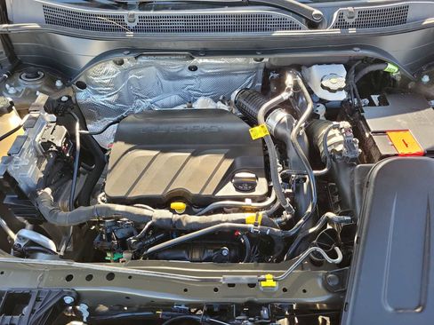 Used 2024 Chevrolet Trax LS w/ LS Convenience Package image 9