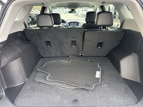 Used 2024 GMC Terrain SLT image 23