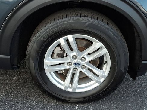 Used 2023 Ford Explorer XLT w/ Equipment Group 202A image 8