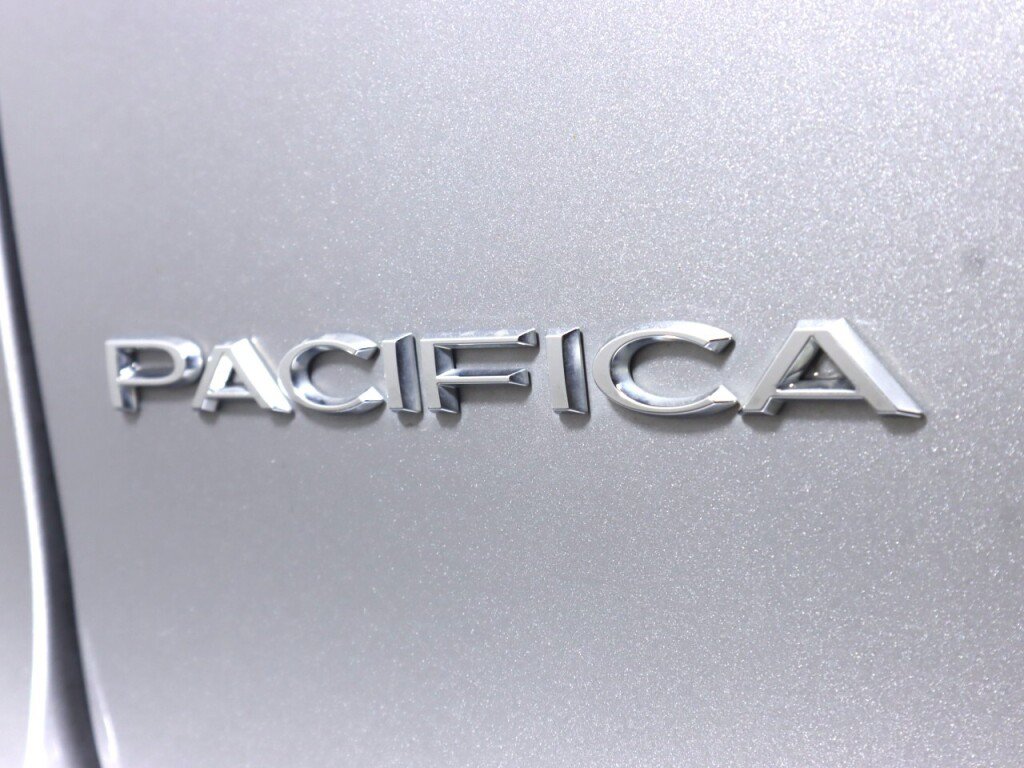 Used 2017 Chrysler Pacifica Touring-L FWD image 39